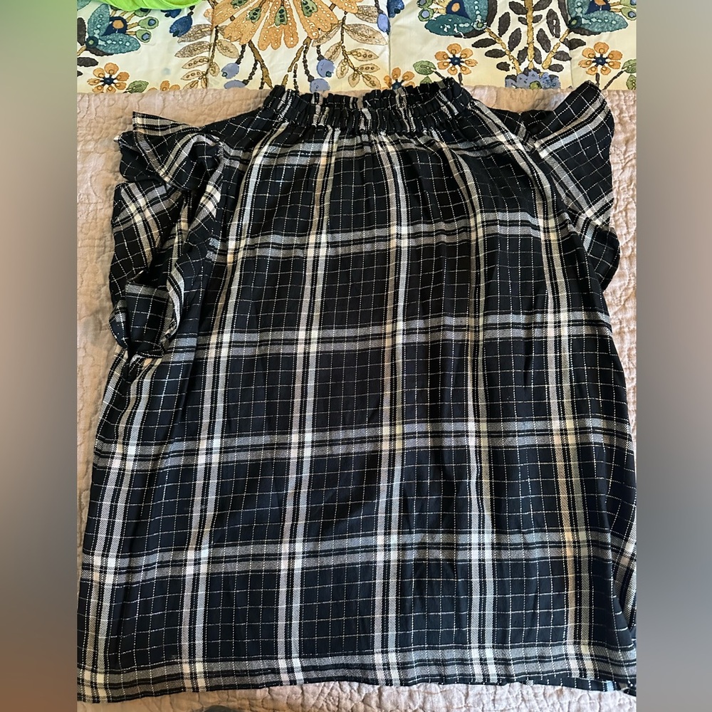 NWT Large gap plaid sleeveless blouse